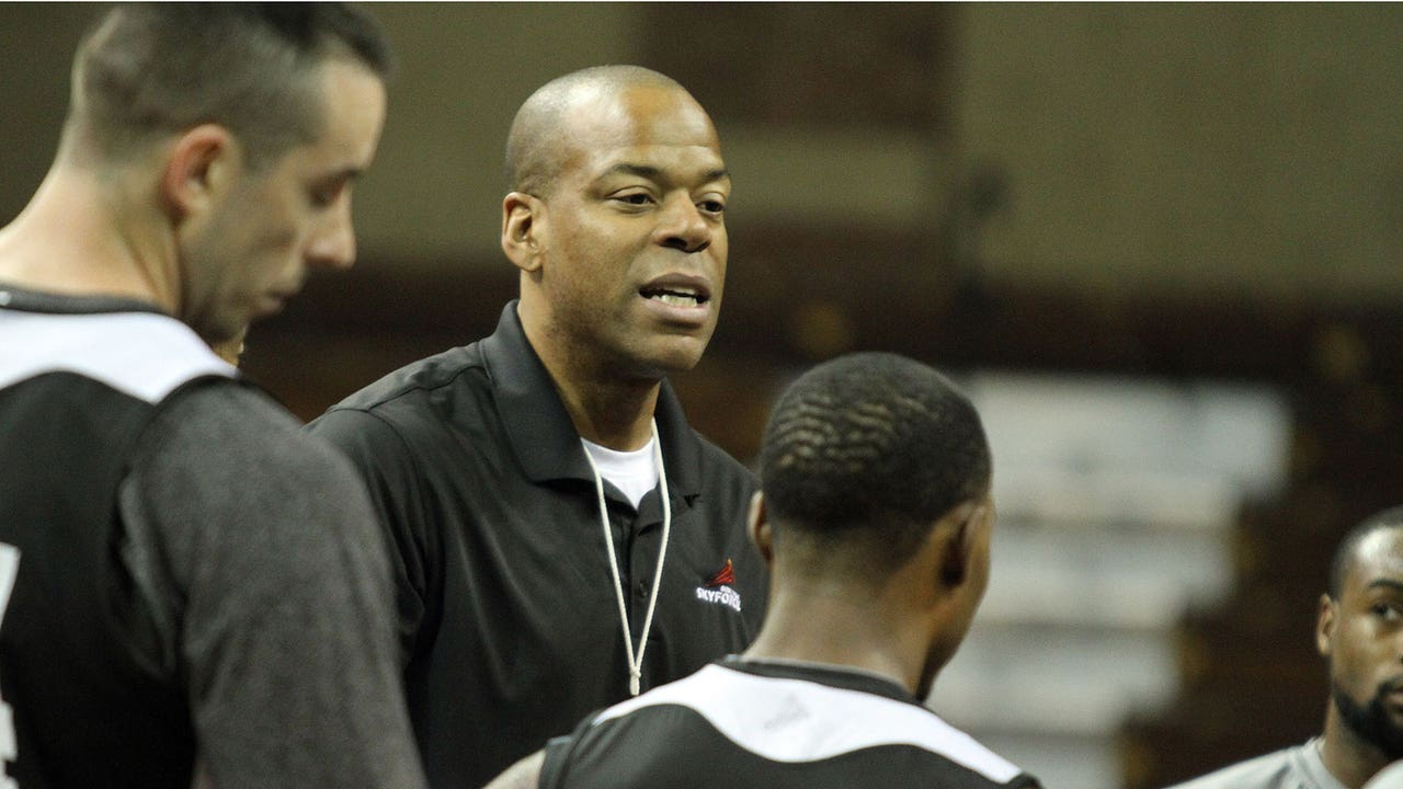 Basketball world mourns death of former center Sean Rooks at age 46